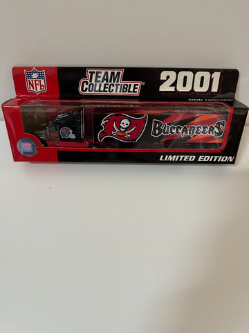 Tampa Bay Buccaneers Fleer 2001 Team Collectible Series NFL Tractor Trailer Scale Toy Vehicle