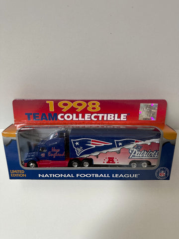 New England Patriots White Rose Collectibles 1998 NFL Tractor Trailer Toy Vehicle 1:80